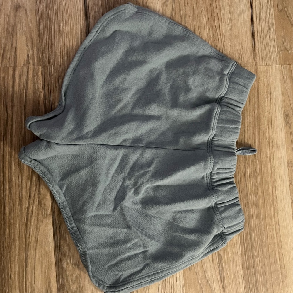 ABERCROMBIE&FINCH shorts - Picture 2 of 3